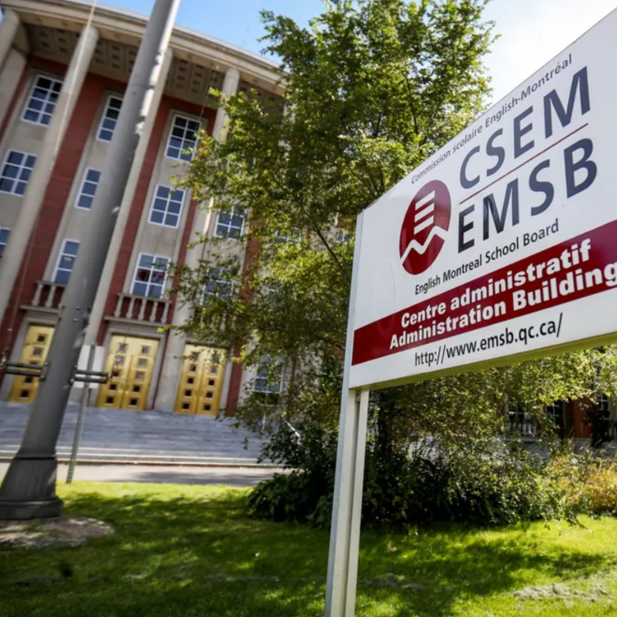 En savoir plus sur Compression de 70 postes à l’EMSB : impacts sur les élèves à besoins particuliers